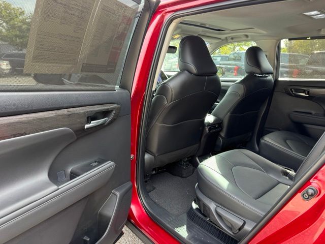 Used 2026 Toyota Highlander Hybrid SUV