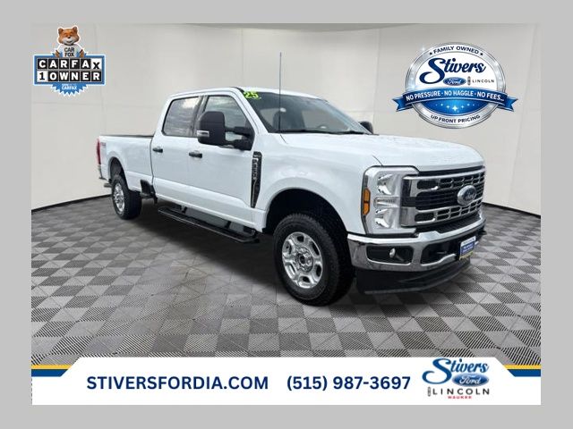 Oxford White 2025 Ford F-350 Super Duty Pickup Truck Four-Wheel Drive Automatic