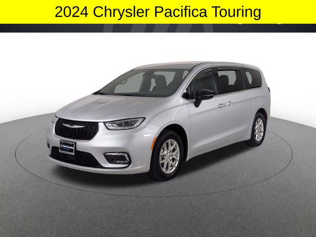 Silver Mist Clearcoat 2024 Chrysler Pacifica Minivan Front-Wheel Drive 9-Speed Automatic
