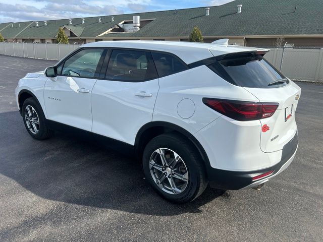 View vehicle photo 3