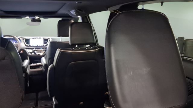Used 2025 Chrysler Pacifica Van
