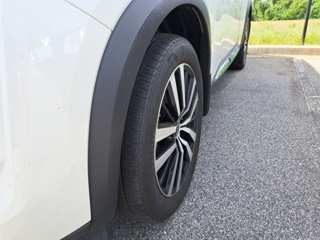 Used 2024 White Nissan Platinum image 19