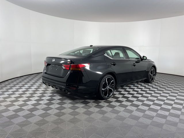 2025 Super Black Clearcoat Nissan Altima 2.5 SR FWD Sedan