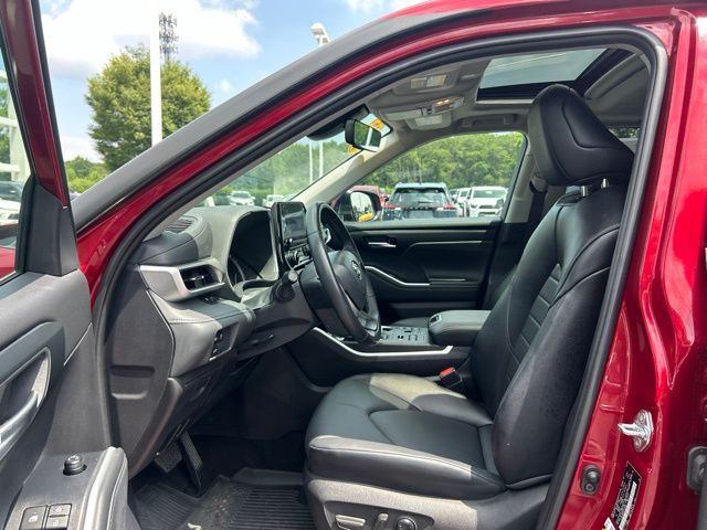 Used 2025 Toyota Highlander SUV
