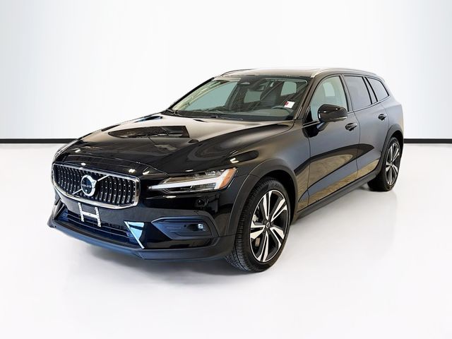 2025 Volvo V60 Cross Country B5 Plus AWD