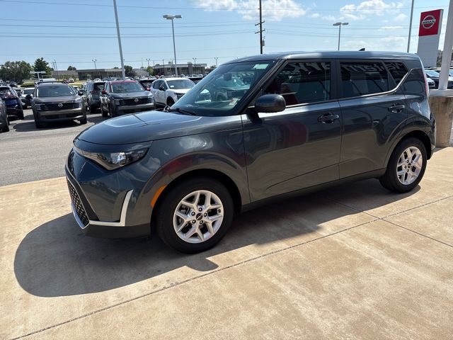 Gray 2025 Kia Soul SUV / Crossover Front-Wheel Drive Continuously Variable Transmission