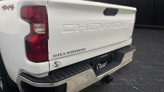 Used 2025 Summit White Chevrolet LT image 39