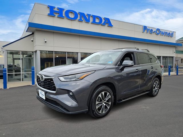 Magnetic Gray Metallic 2021 Toyota Highlander SUV / Crossover All-Wheel Drive 8-Speed Automatic