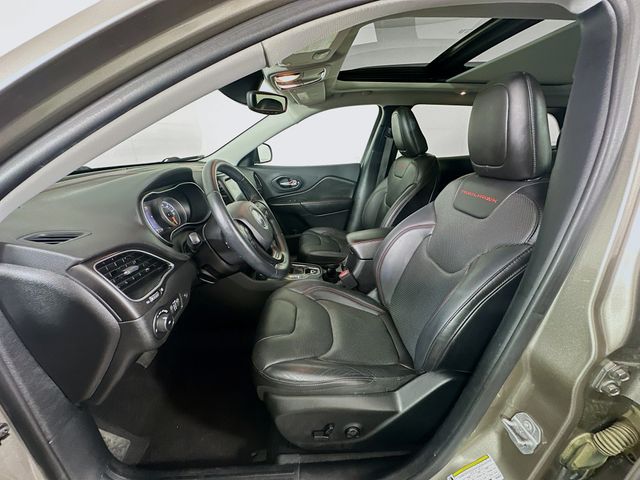 Thumbnail: 2019 Jeep Cherokee - 21