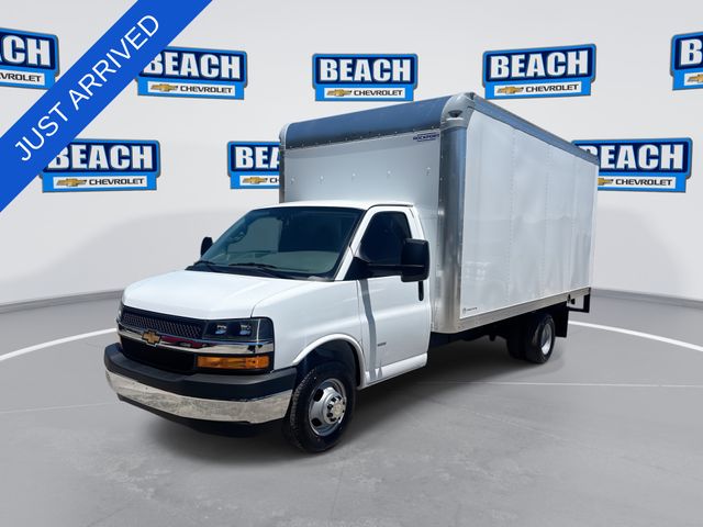 Summit White 2026 Chevrolet Express Chassis Van Rear-Wheel Drive 8-Speed Automatic