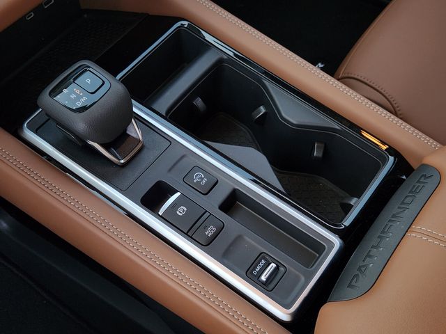 2025 Nissan Pathfinder Platinum photo 12