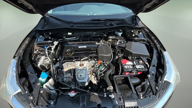 Used 2016  Honda LX image 32