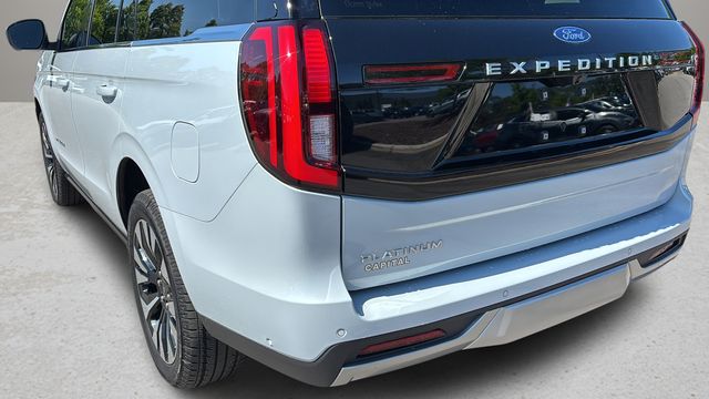Used 2025 Silver Ford Platinum image 38