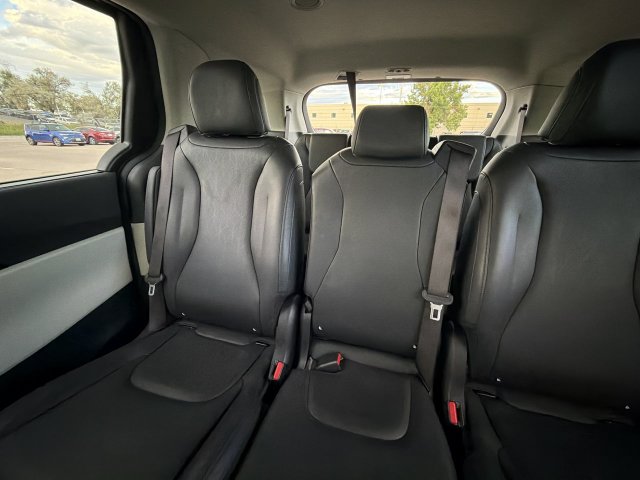 Used 2023 Kia Carnival Van