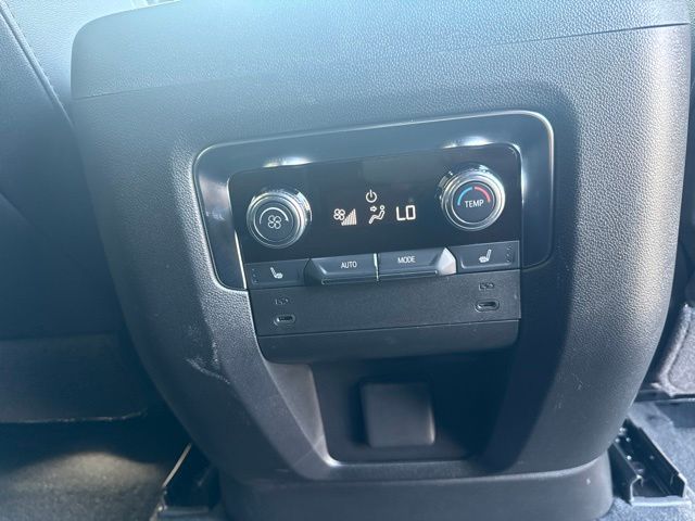 2025 GMC Yukon XL AT4:C02780