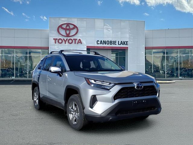 2025 Toyota RAV4 XLE's photo