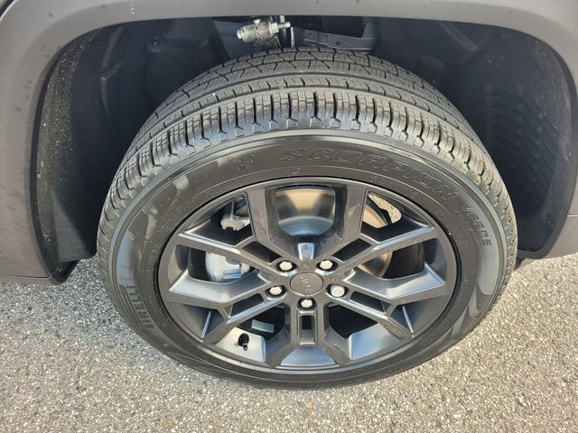 New 2025 Gray Jeep Limited image 18