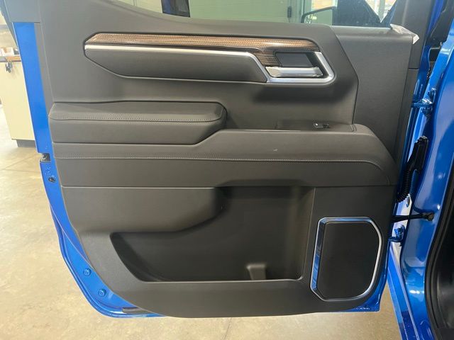 2025 Chevrolet Silverado 1500 LT photo