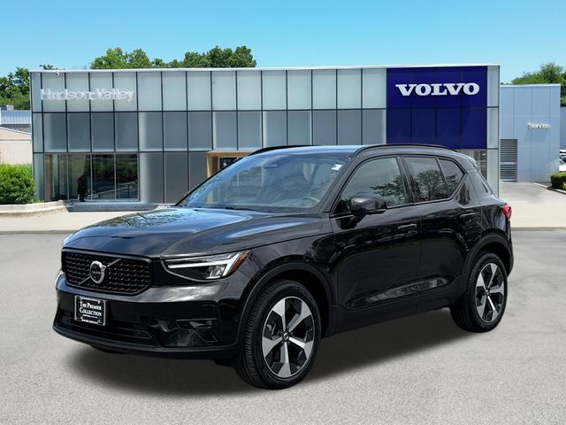Onyx Black Metallic 2025 Volvo XC40 B5 Plus Dark Theme AWD SUV / Crossover All-Wheel Drive Automatic