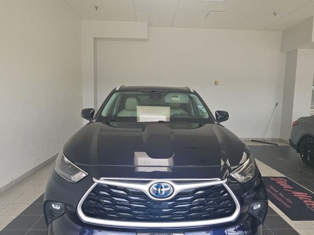 2023 Toyota Highlander Hybrid XLE  at Toyota of Victoria