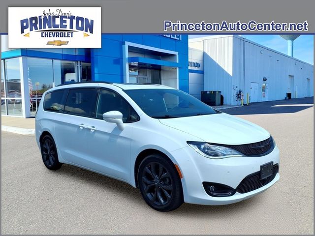 Bright White Clearcoat 2019 Chrysler Pacifica Minivan Front-Wheel Drive 9-Speed Automatic