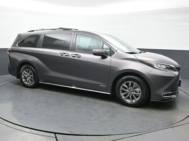 2021 Toyota Sienna XLE 9