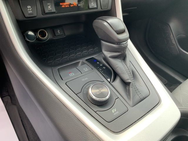2021 Toyota RAV4 Hybrid XLE photo