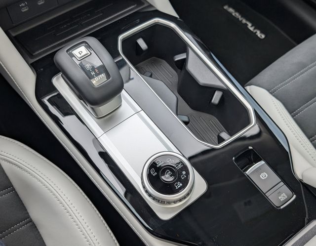 New 2025 White Mitsubishi SE image 23