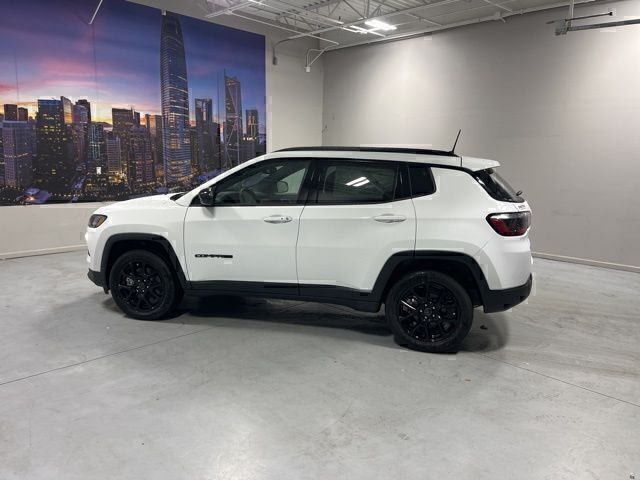 New 2026 White Jeep Latitude image 4