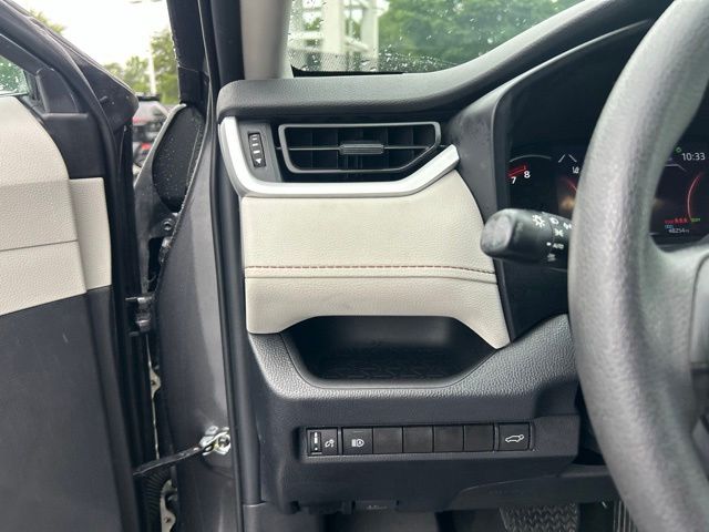 2023 Toyota RAV4 XLE - Photo 30