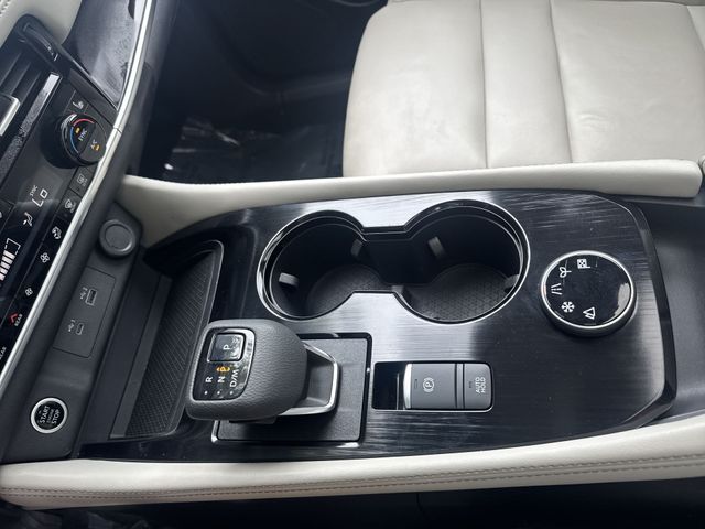 Used 2023 White Nissan SL image 25