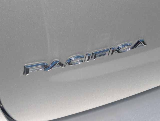 Used 2024 Silver Mist Clearcoat Chrysler Touring L image 24