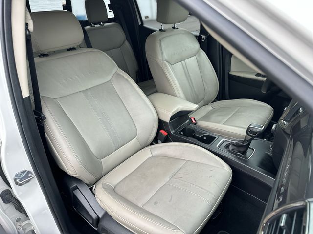 Used 2019 White Ford Lariat image 27