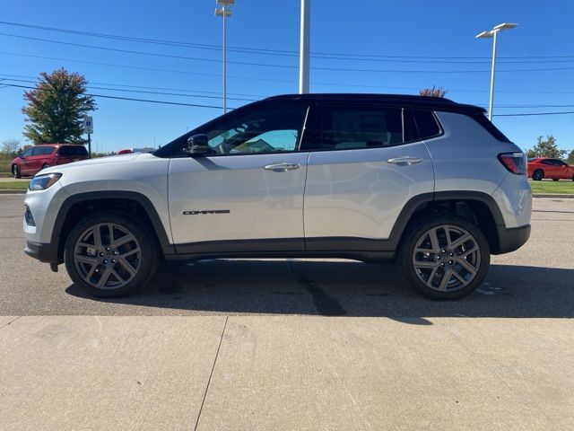 2026 Jeep Compass Limited - Silver Zynith Metallic Clearcoat exterior view 8