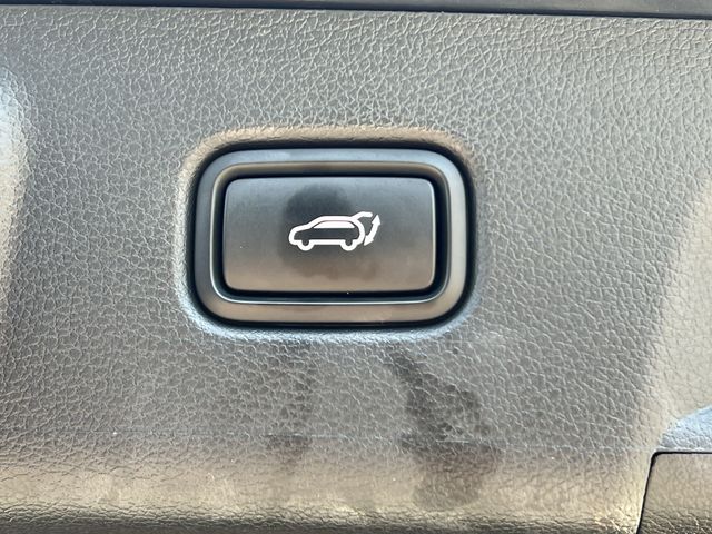 Used 2025 White Hyundai SEL image 43