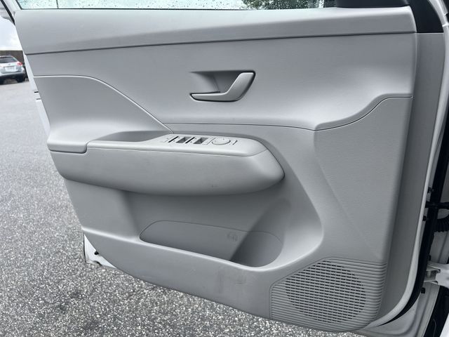 Used 2025 White Hyundai SEL image 31