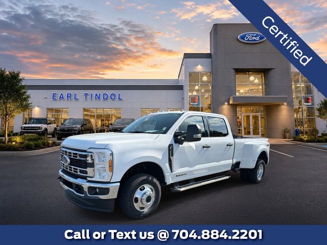 Oxford White 2025 Ford F-350 Super Duty Pickup Truck Four-Wheel Drive Automatic