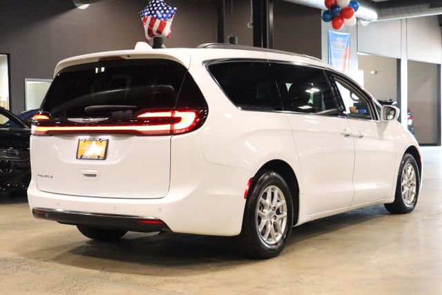 2022 Chrysler Pacifica Touring L 16