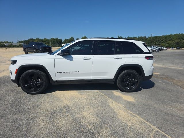 Used 2023 White Jeep Limited image 3