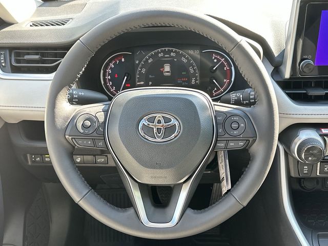 2024 Toyota RAV4 XLE 8