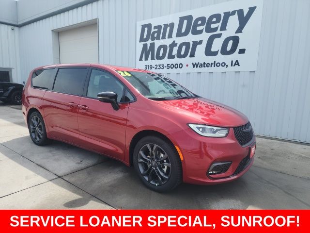 Red Hot Pearlcoat 2026 Chrysler Pacifica Minivan Front-Wheel Drive 9-Speed Automatic