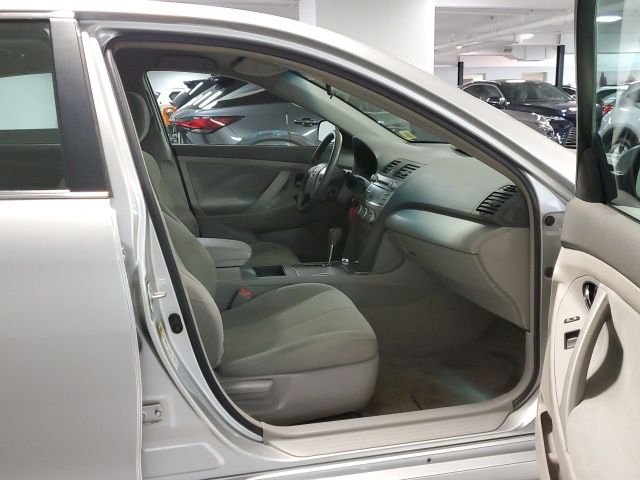 Used 2009 Gray Toyota LE image 22