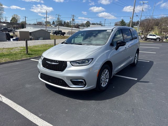 New 2026 Silver Chrysler Select image 3