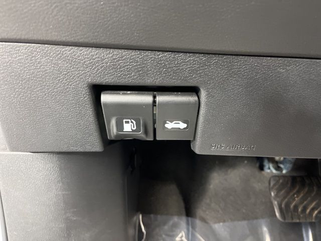 2023 Aspen White Tricoat Nissan Kicks SV FWD SUV