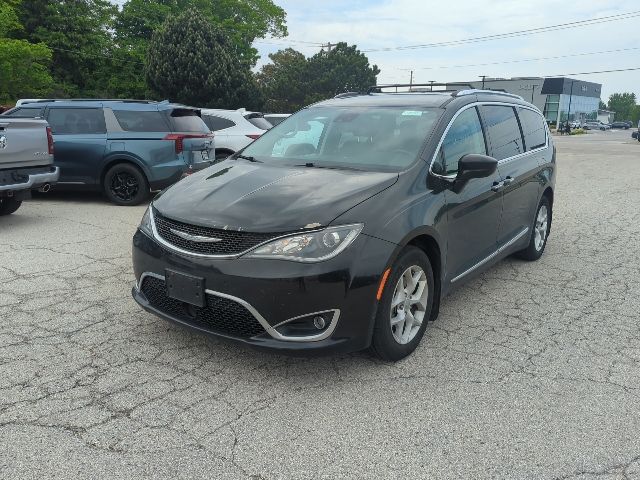 2017 Chrysler Pacifica Touring-L Plus's photo