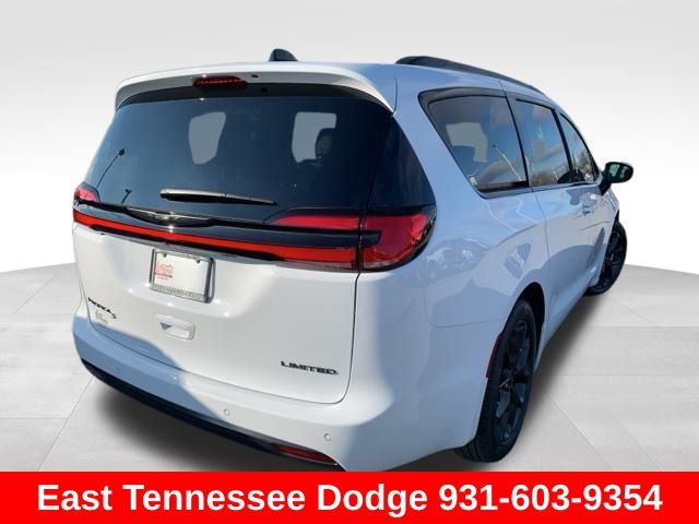 2025 Chrysler Pacifica Limited photo
