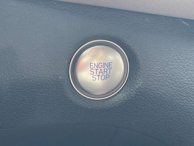 Used 2023 Black Hyundai SEL image 24