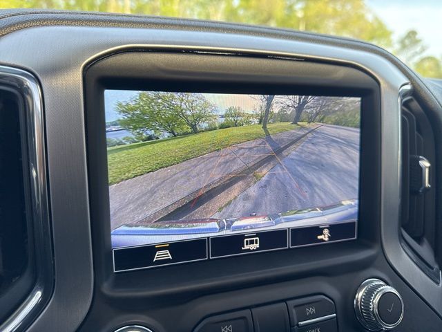 Used 2022 White GMC SLT image 19