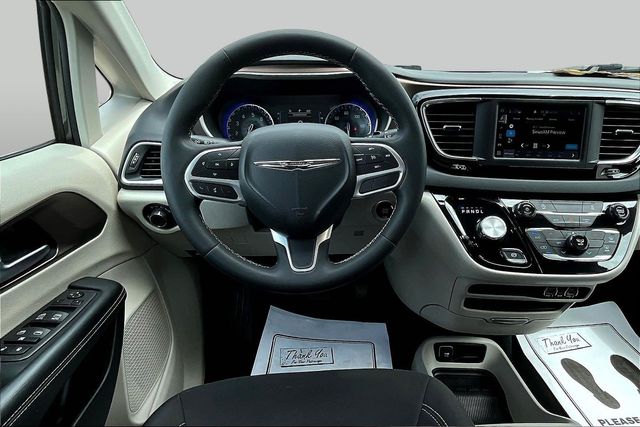 2023 Chrysler Voyager LX - 7