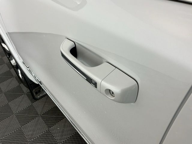 Used 2021 Off-white Ram Limited image 10